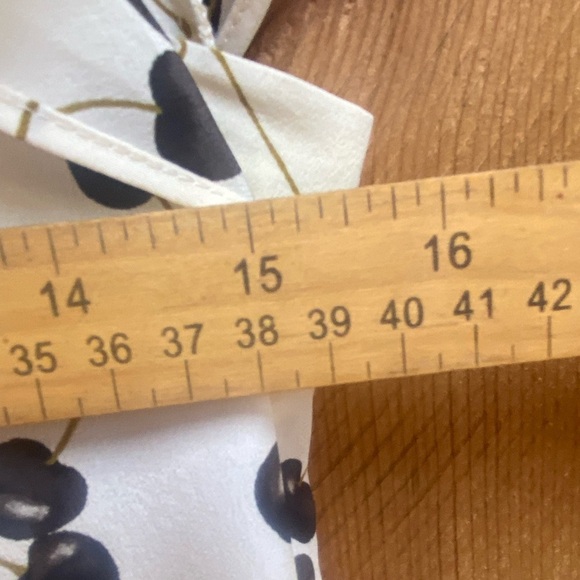 J.Crew 100% Silk Black Cherry Print Ruffle Sleeve Blouse Top Size Small - Picture 8 of 10